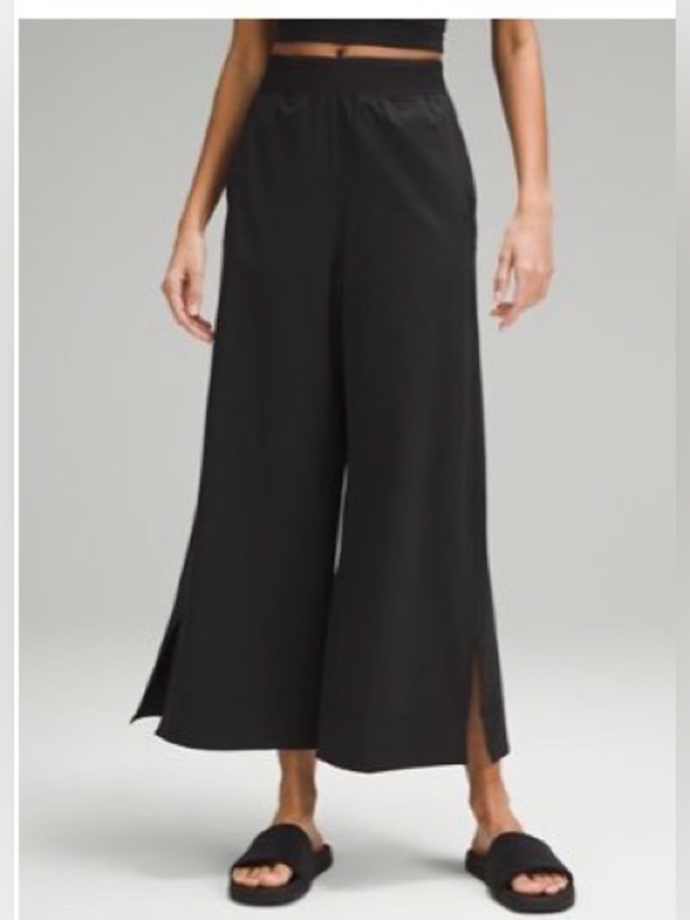 Lululemon women’s stretch woven high rise wide leg cropped pants